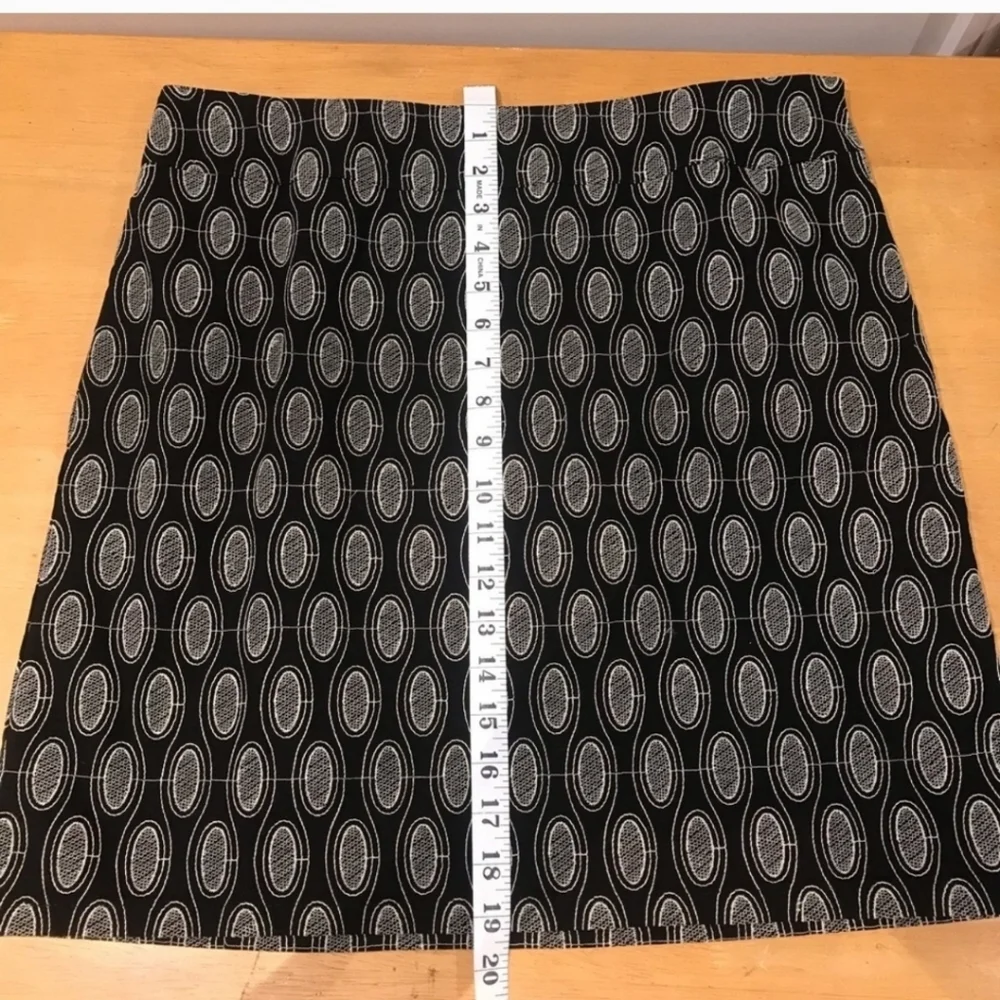 Ann Taylor Loft Geometric Design Black & White Straight Career Skirt Size 12 - Picture 6 of 6